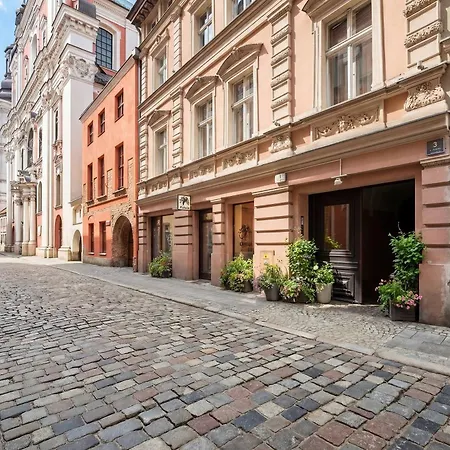 Tasteful Near The Center In By Renters Apartment *