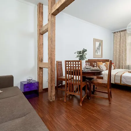 Apartment Tasteful Near The Center In By Renters *