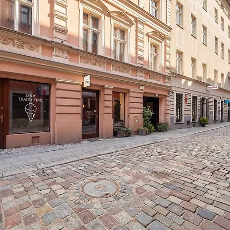 Tasteful Near The Center In By Renters Apartment Poznan