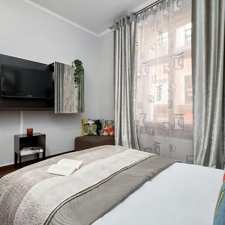 Apartment Tasteful Near The Center In By Renters Poznan