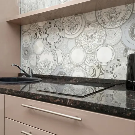 Tasteful Near The Center In By Renters *