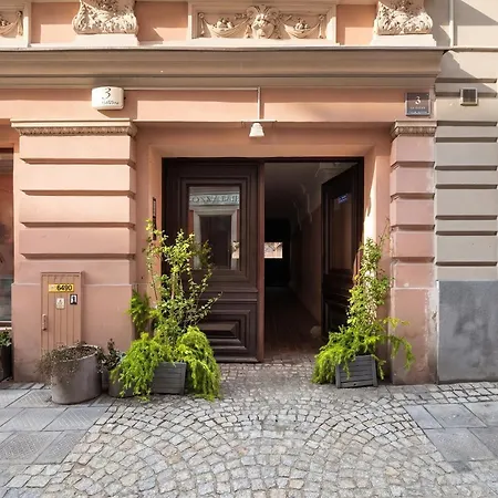 Tasteful Near The Center In By Renters Apartment *