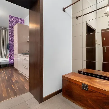 Tasteful Near The Center In By Renters *